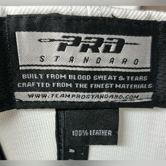 New Los Angeles Lakers Pro Standard 2 Tone Snap Back Hat White/Yellow - Picture 10 of 10